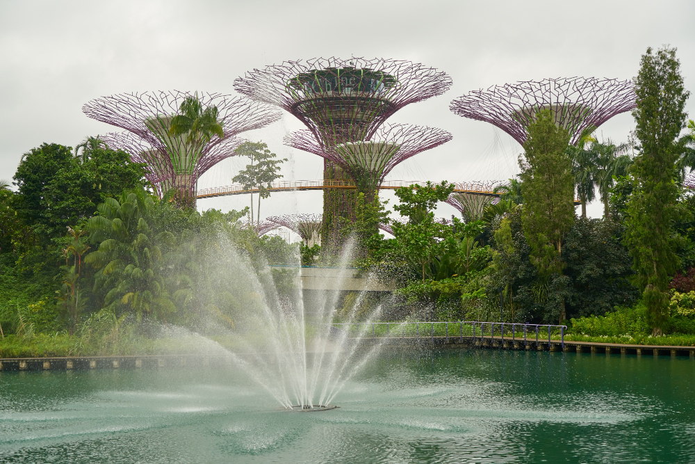 Artificial waterfall installation